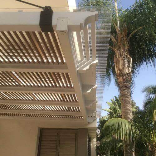 פרגולה לבנה